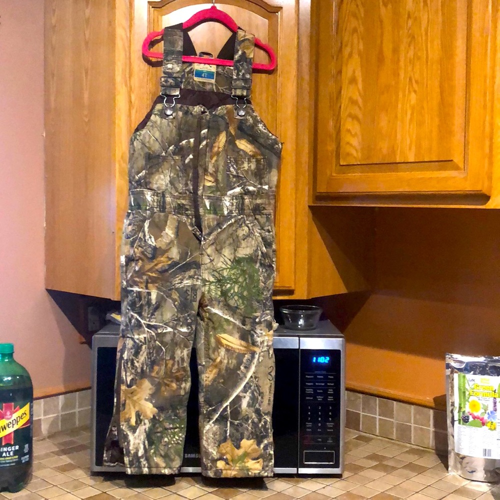 Camouflage snow pants